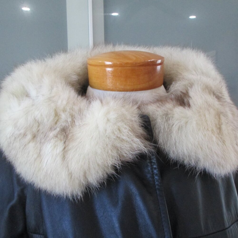 *SOLD* Vintage 70s Jacket Leather Belted Trench Coat Fur Collar / Cuffs Black - Picture 2 of 9